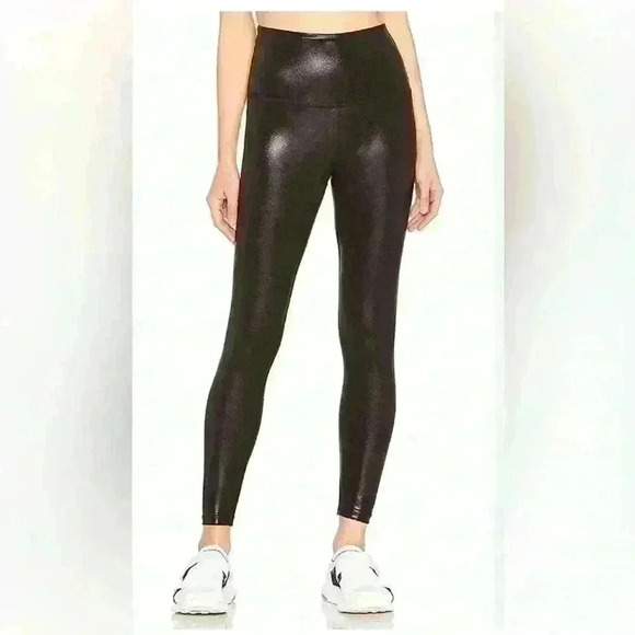 Beyond Yoga Pants - Beyond Yoga 7/8 pearlized leggings